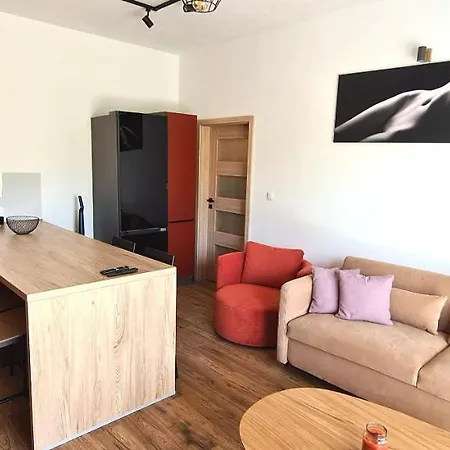 Ξενοδοχείο Kaskady, *